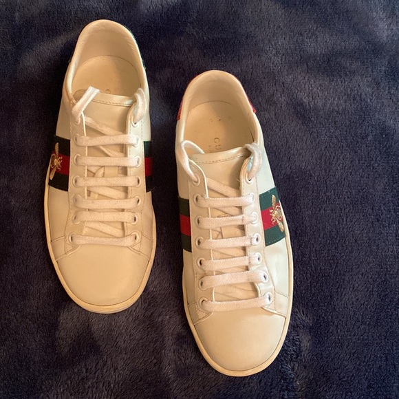 Pair of Gucci Sneakers. Size 4.5 - Picture 2 of 6